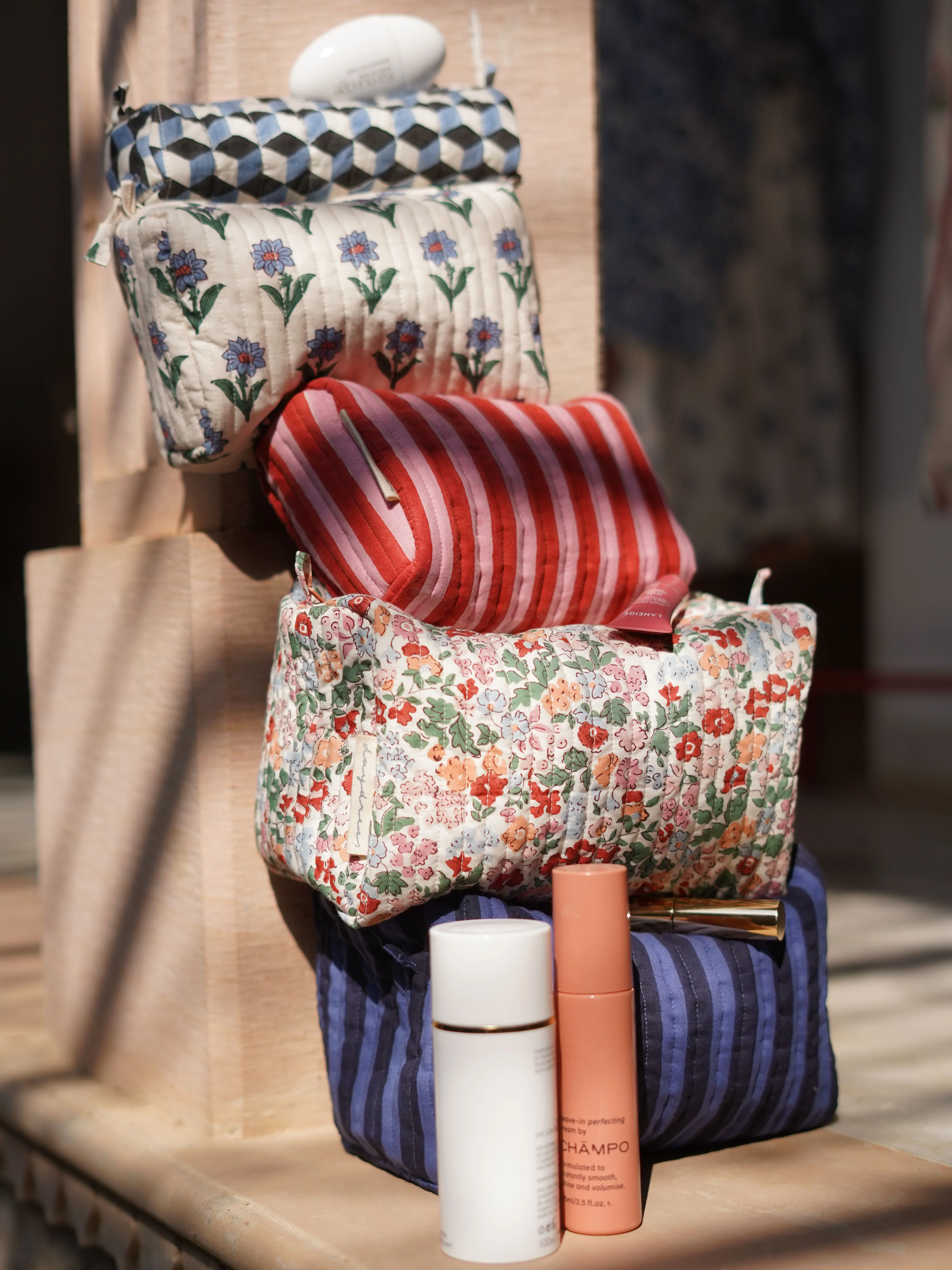 Small Wash Bag in Kashmir Flower - Image 3